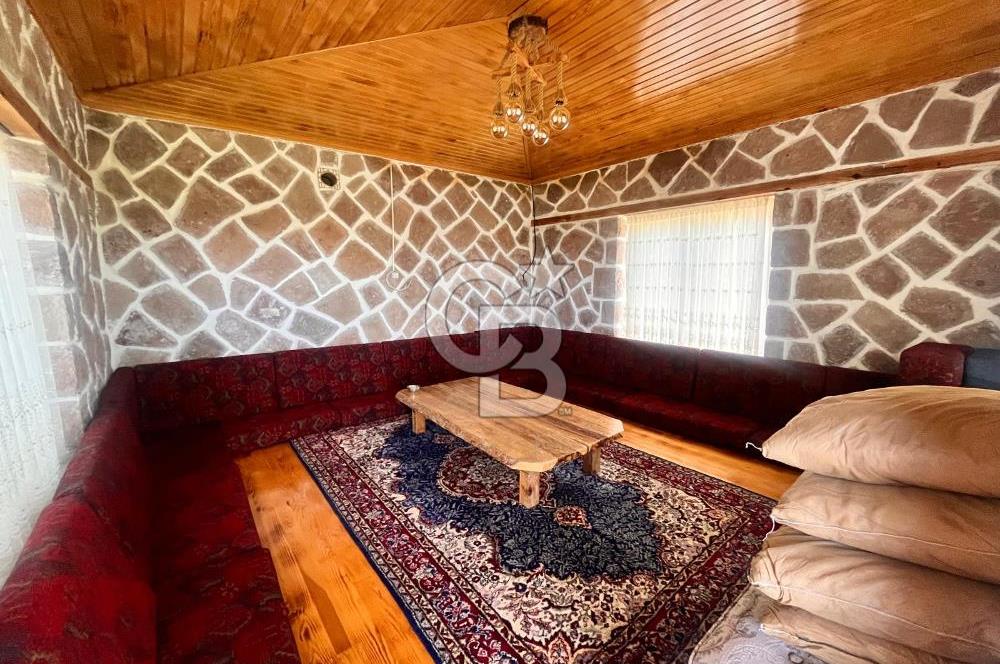 Cb Vizyon Tuğba ERKAL'dan Geniş Bahçeli Çiftlik Tarzı Villa