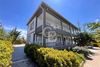 Cb Vizyon Tuğba ERKAL'dan Geniş Bahçeli Çiftlik Tarzı Villa