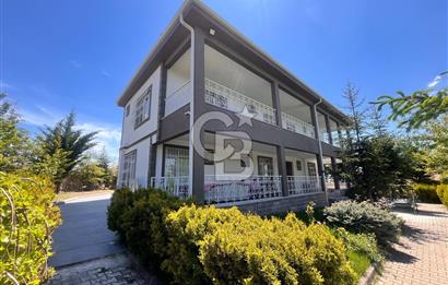 Cb Vizyon Tuğba ERKAL'dan Geniş Bahçeli Çiftlik Tarzı Villa