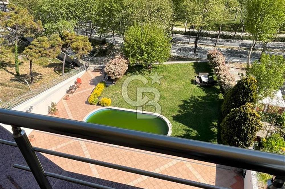 Sahilde Deniz Manzaralı Otoparklı Balkonlu 4+1 Satılık Daire