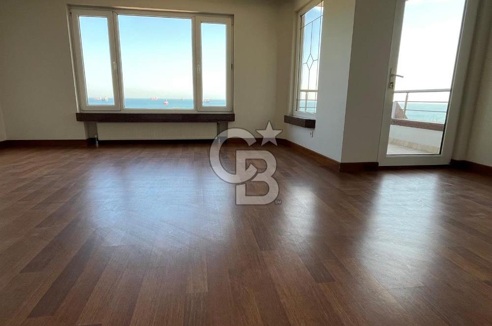 Sahilde Deniz Manzaralı Otoparklı Balkonlu 4+1 Satılık Daire