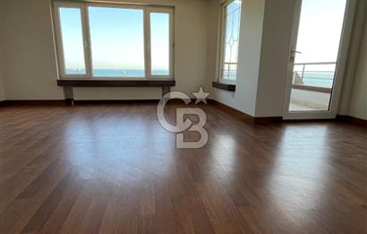 Sahilde Deniz Manzaralı Otoparklı Balkonlu 4+1 Satılık Daire
