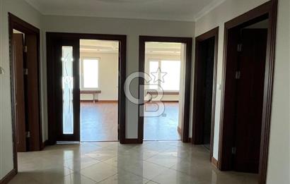 Sahilde Deniz Manzaralı Otoparklı Balkonlu 4+1 Satılık Daire