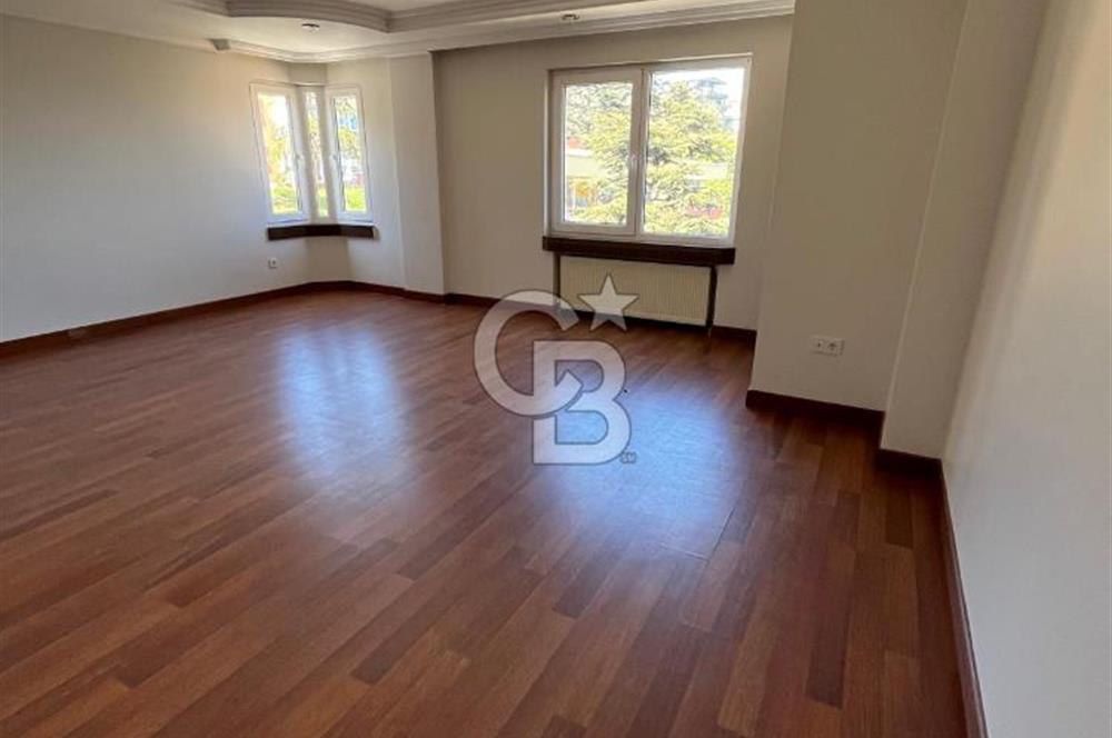 Sahilde Deniz Manzaralı Otoparklı Balkonlu 4+1 Satılık Daire