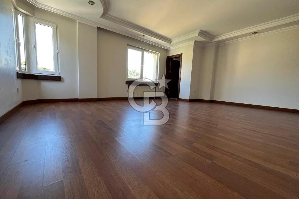 Sahilde Deniz Manzaralı Otoparklı Balkonlu 4+1 Satılık Daire