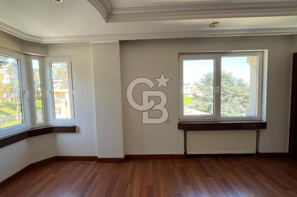 Sahilde Deniz Manzaralı Otoparklı Balkonlu 4+1 Satılık Daire