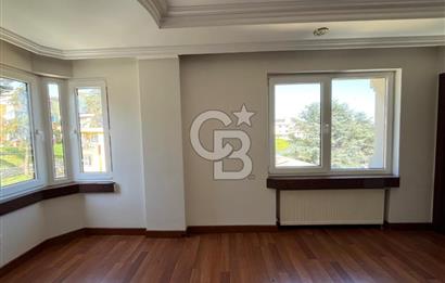 Sahilde Deniz Manzaralı Otoparklı Balkonlu 4+1 Satılık Daire