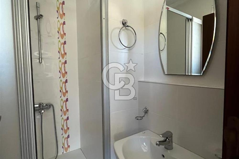 Sahilde Deniz Manzaralı Otoparklı Balkonlu 4+1 Satılık Daire