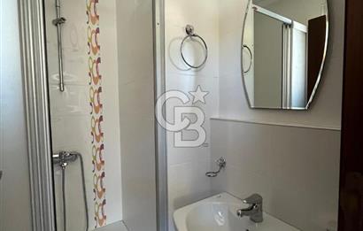 Sahilde Deniz Manzaralı Otoparklı Balkonlu 4+1 Satılık Daire