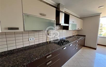 Sahilde Deniz Manzaralı Otoparklı Balkonlu 4+1 Satılık Daire
