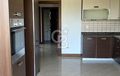 Sahilde Deniz Manzaralı Otoparklı Balkonlu 4+1 Satılık Daire