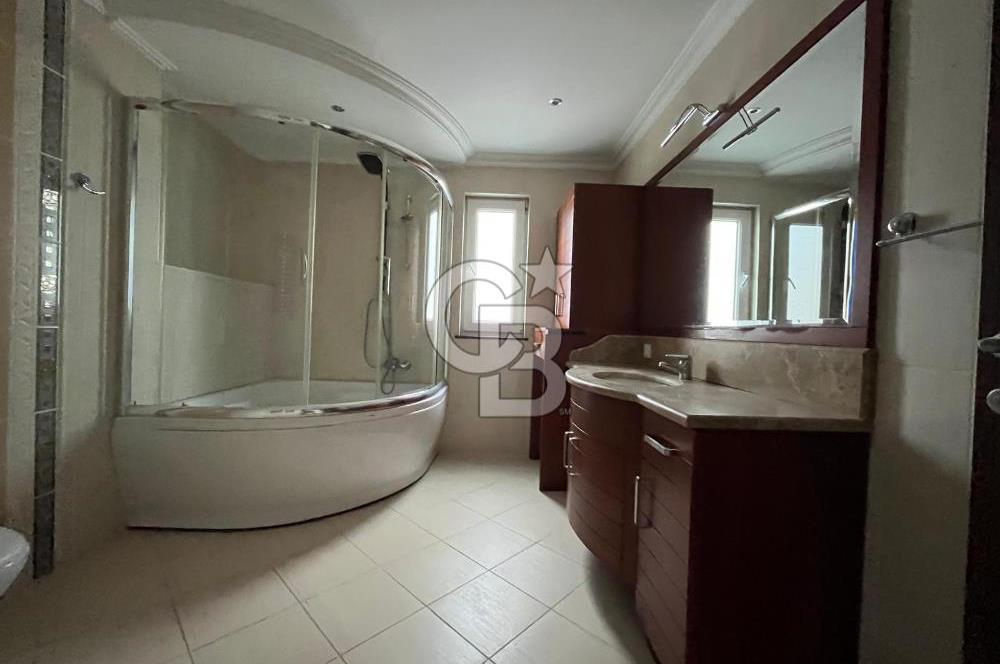 Sahilde Deniz Manzaralı Otoparklı Balkonlu 4+1 Satılık Daire