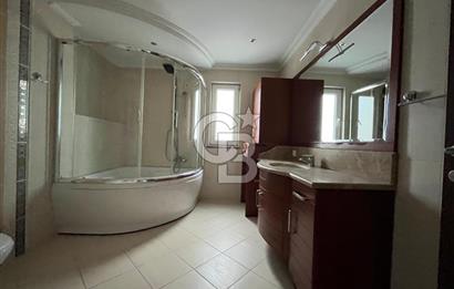 Sahilde Deniz Manzaralı Otoparklı Balkonlu 4+1 Satılık Daire
