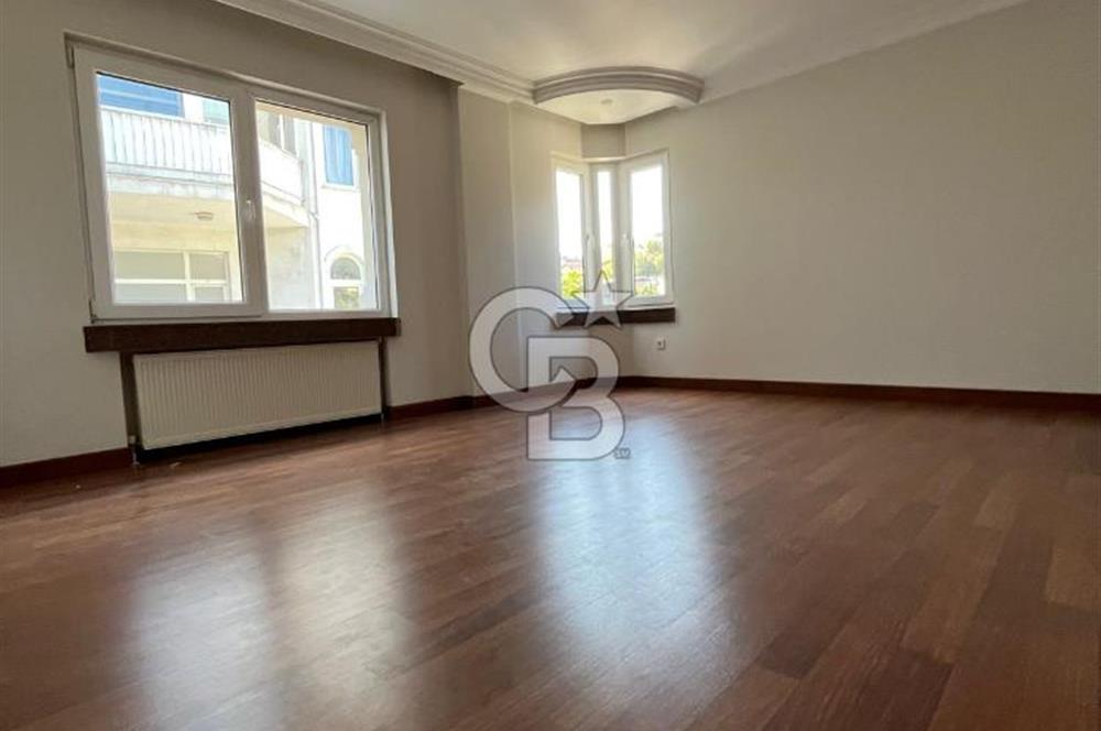 Sahilde Deniz Manzaralı Otoparklı Balkonlu 4+1 Satılık Daire