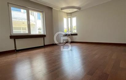 Sahilde Deniz Manzaralı Otoparklı Balkonlu 4+1 Satılık Daire