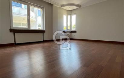Sahilde Deniz Manzaralı Otoparklı Balkonlu 4+1 Satılık Daire