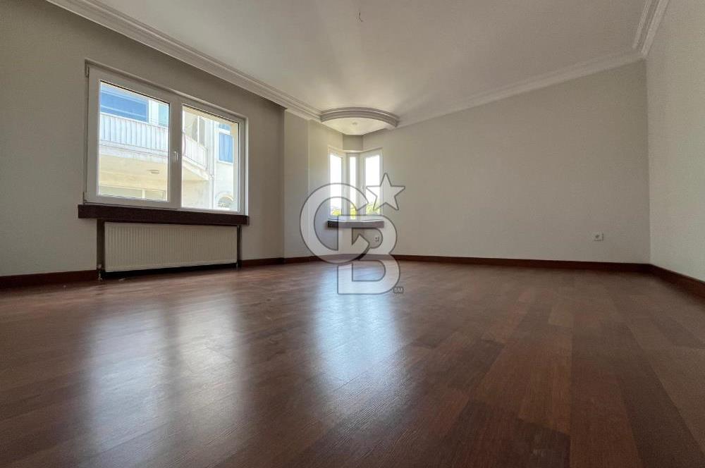 Sahilde Deniz Manzaralı Otoparklı Balkonlu 4+1 Satılık Daire