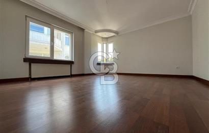 Sahilde Deniz Manzaralı Otoparklı Balkonlu 4+1 Satılık Daire