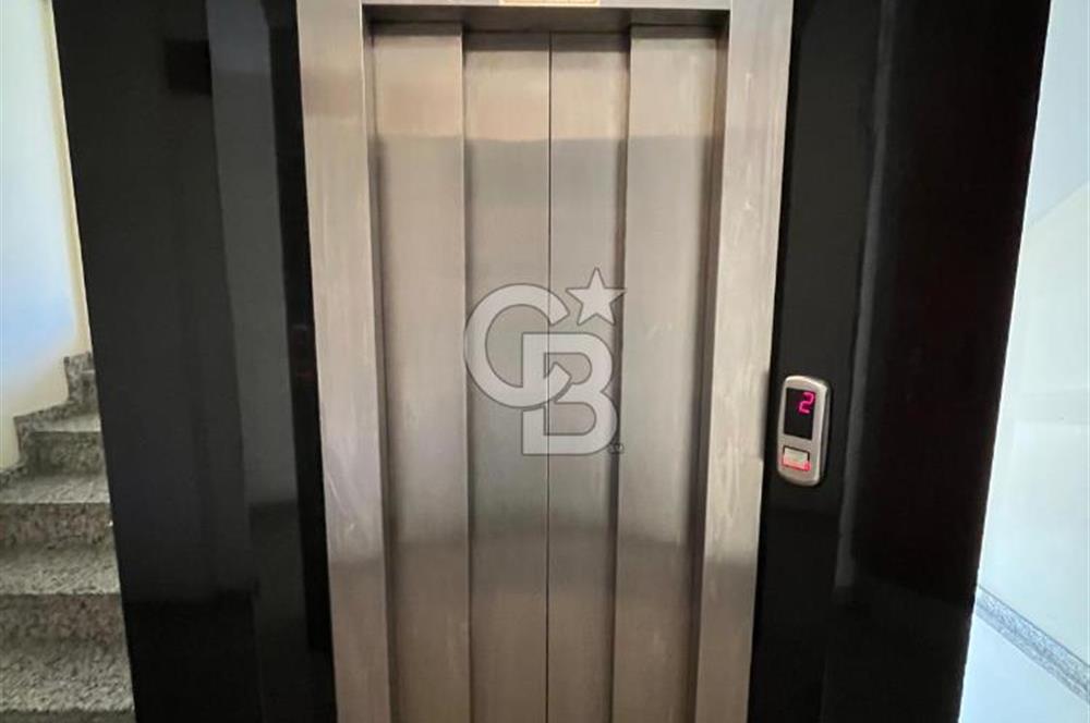 Sahilde Deniz Manzaralı Otoparklı Balkonlu 4+1 Satılık Daire