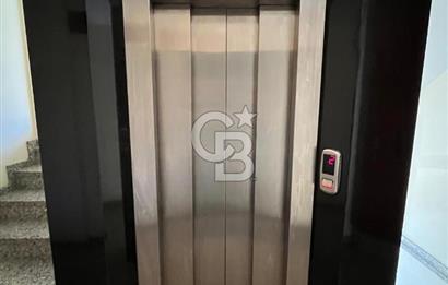 Sahilde Deniz Manzaralı Otoparklı Balkonlu 4+1 Satılık Daire