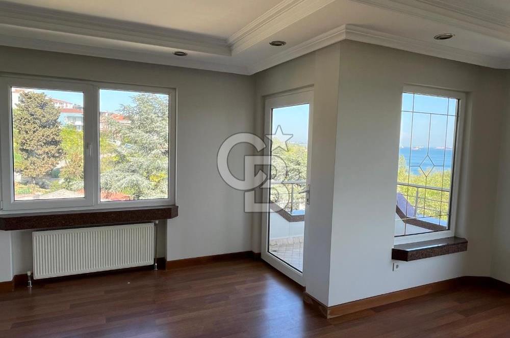 Sahilde Deniz Manzaralı Otoparklı Balkonlu 4+1 Satılık Daire