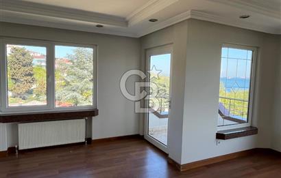 Sahilde Deniz Manzaralı Otoparklı Balkonlu 4+1 Satılık Daire