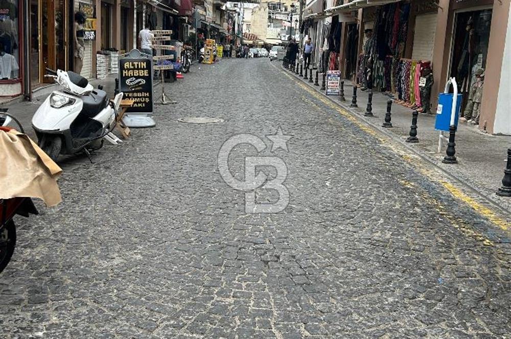 Adana nın kalbi Tarihi Büyüksaat Civarı Satılık Dükkan