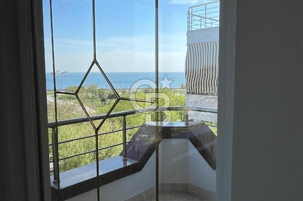 Sahilde Deniz Manzaralı Otoparklı Balkonlu 4+1 Satılık Daire