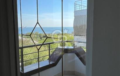 Sahilde Deniz Manzaralı Otoparklı Balkonlu 4+1 Satılık Daire