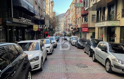 Şirinevler Meydan'da, Bakımlı, Aile Apartmanında Kiralık Daire