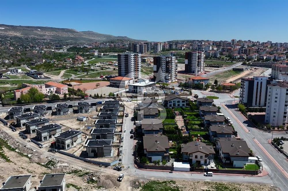 CB Zenith | ERKİLET ERTUĞRUL GAZİDE 7+1 SATILIK VİLLA