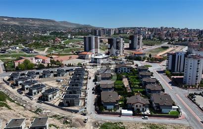 CB Zenith | ERKİLET ERTUĞRUL GAZİDE 7+1 SATILIK VİLLA