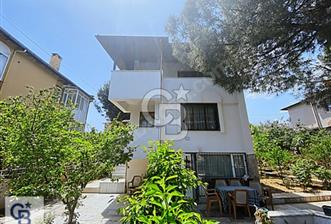 Servergazi Esnaf Sitesi'nde Kiralık 300m2 Geniş Bahçeli Villa