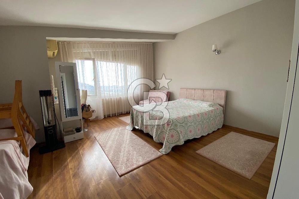 KUŞADASI İKİÇEŞMELİK'TE 3+1 TERASLI DENİZ MANZARALI ÇATI DUBLEKSİ