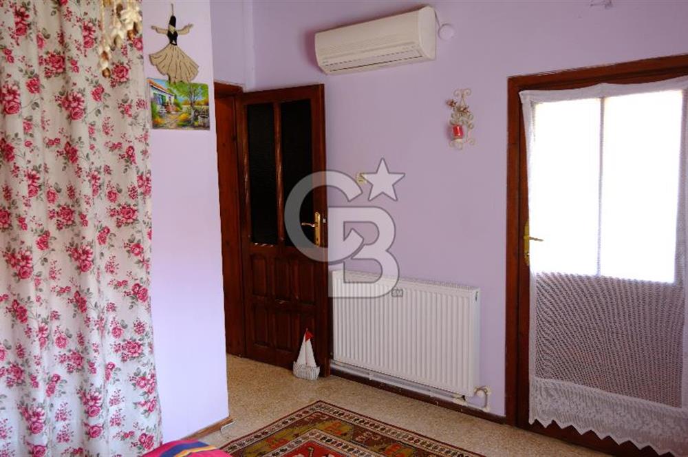 Urla Güvendik Mahallesi'nde Satılık 3+1 Dubleks Villa - Bahçeli