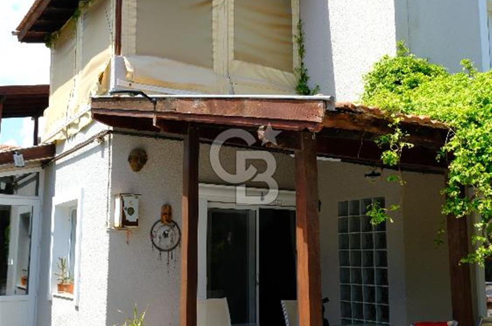 Urla Güvendik Mahallesi'nde Satılık 3+1 Dubleks Villa - Bahçeli