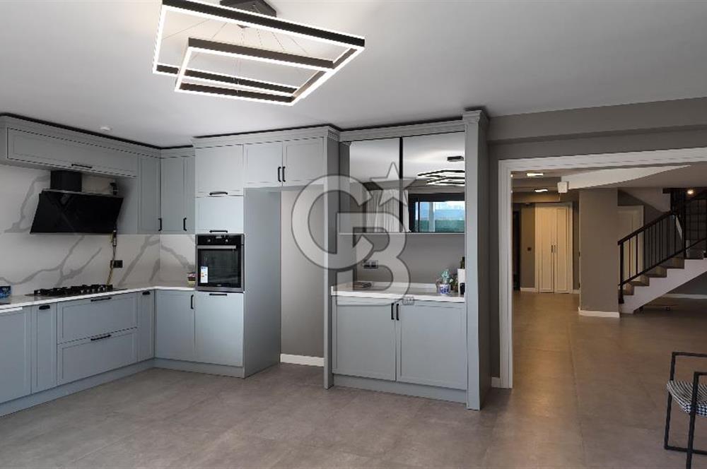 Çiğli Aydınlıkevler  Mah. 4+1 Havuzlu Villa 