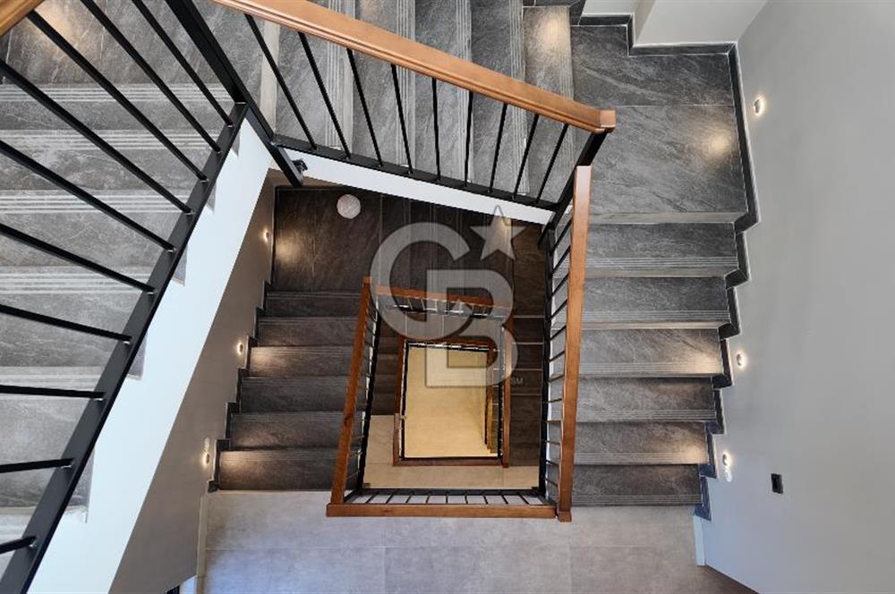 Çiğli Aydınlıkevler  Mah. 4+1 Havuzlu Villa 
