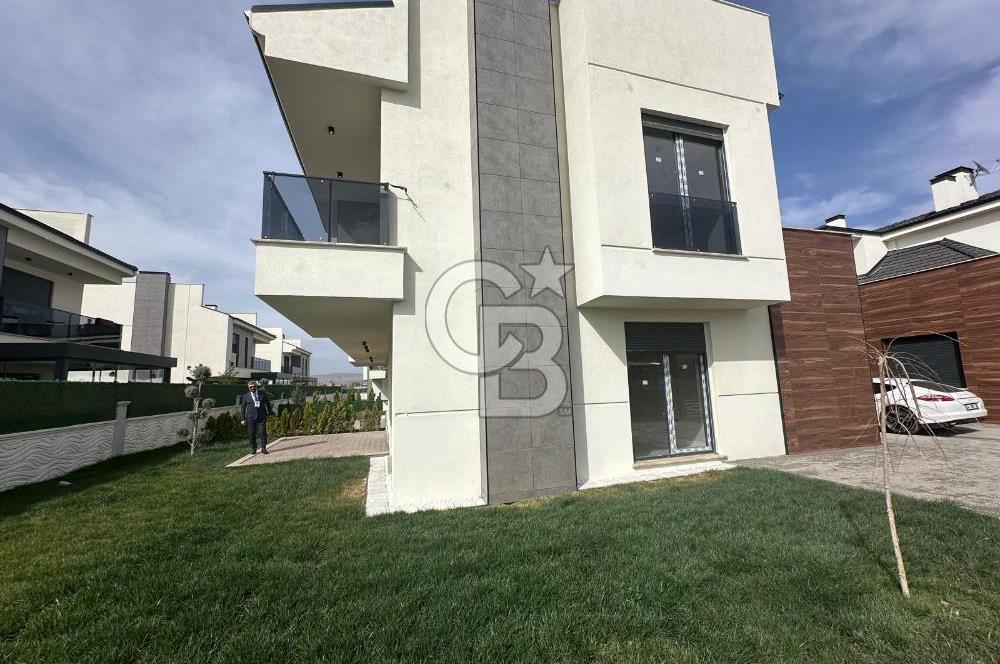 CB CITY' DEN ZİNCİRLİKUYU MAH KİRALIK 4+1 VİLLA