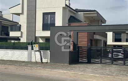 CB CITY' DEN ZİNCİRLİKUYU MAH KİRALIK 4+1 VİLLA
