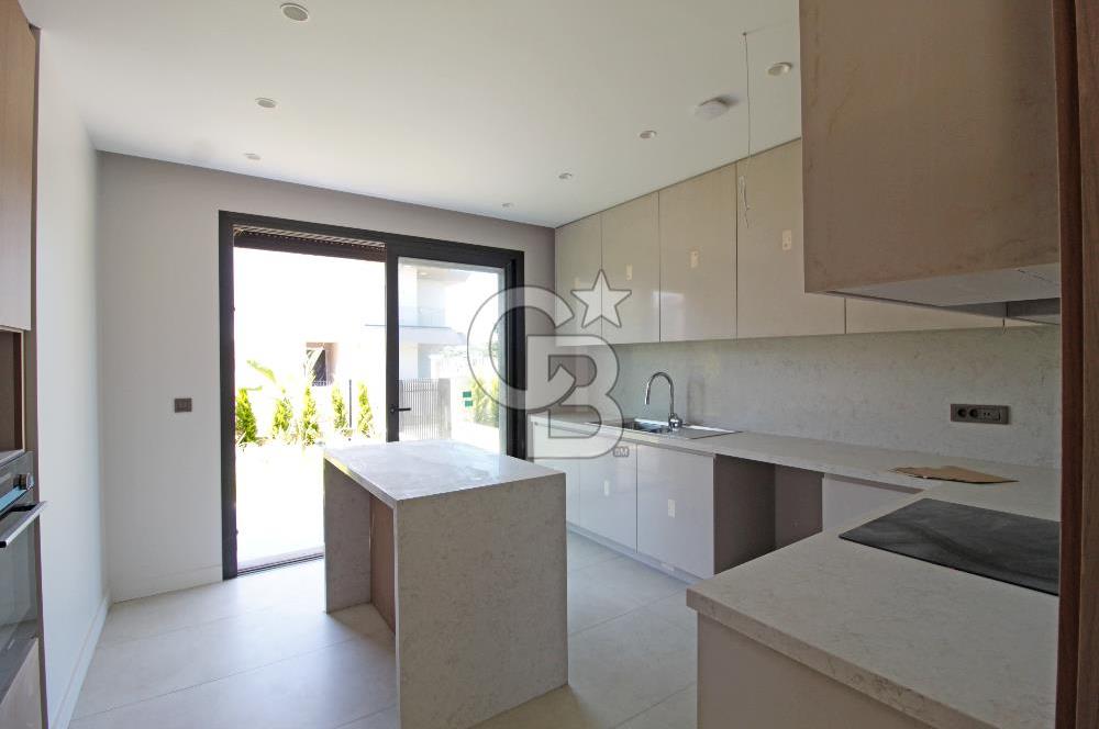 Güzelbahçe Yelki Mi'Marin Elal Gardenia 33 Sitesinde Özel Havuzlu Kiralık 5+1 Villa