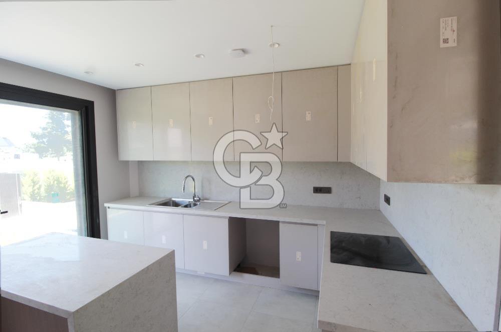 Güzelbahçe Yelki Mi'Marin Elal Gardenia 33 Sitesinde Özel Havuzlu Kiralık 5+1 Villa