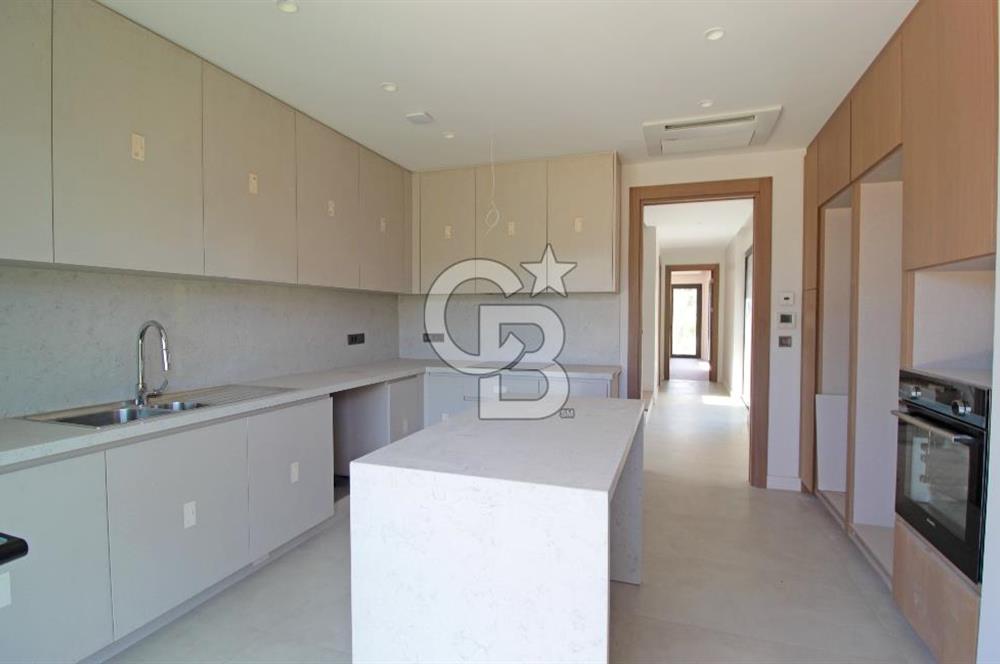 Güzelbahçe Yelki Mi'Marin Elal Gardenia 33 Sitesinde Özel Havuzlu Kiralık 5+1 Villa