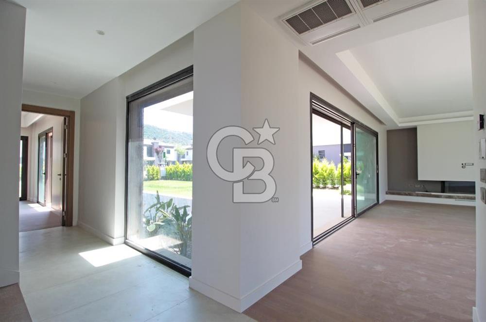 Güzelbahçe Yelki Mi'Marin Elal Gardenia 33 Sitesinde Özel Havuzlu Kiralık 5+1 Villa