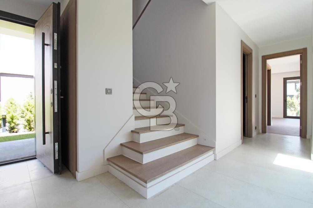 Güzelbahçe Yelki Mi'Marin Elal Gardenia 33 Sitesinde Özel Havuzlu Kiralık 5+1 Villa