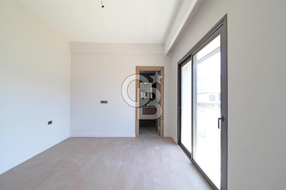 Güzelbahçe Yelki Mi'Marin Elal Gardenia 33 Sitesinde Özel Havuzlu Kiralık 5+1 Villa
