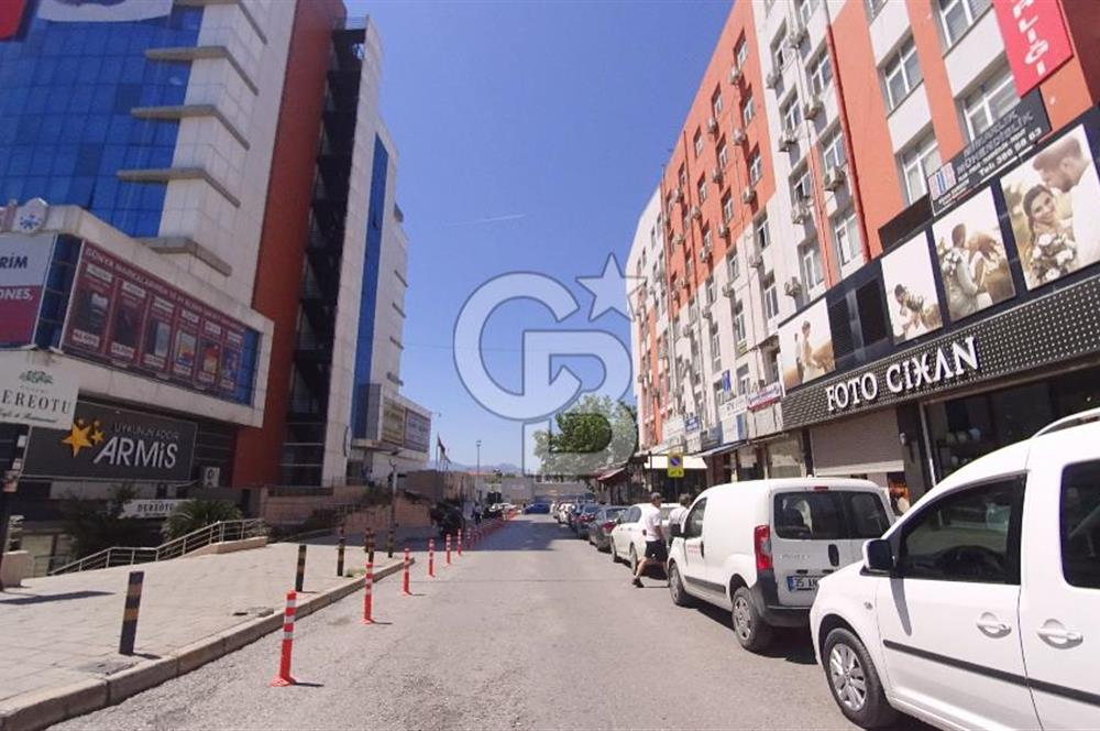 İzmir Çiğli Anadolu Cad. Muhteşem Konumlu Kiralık 28 m² Dükkan
