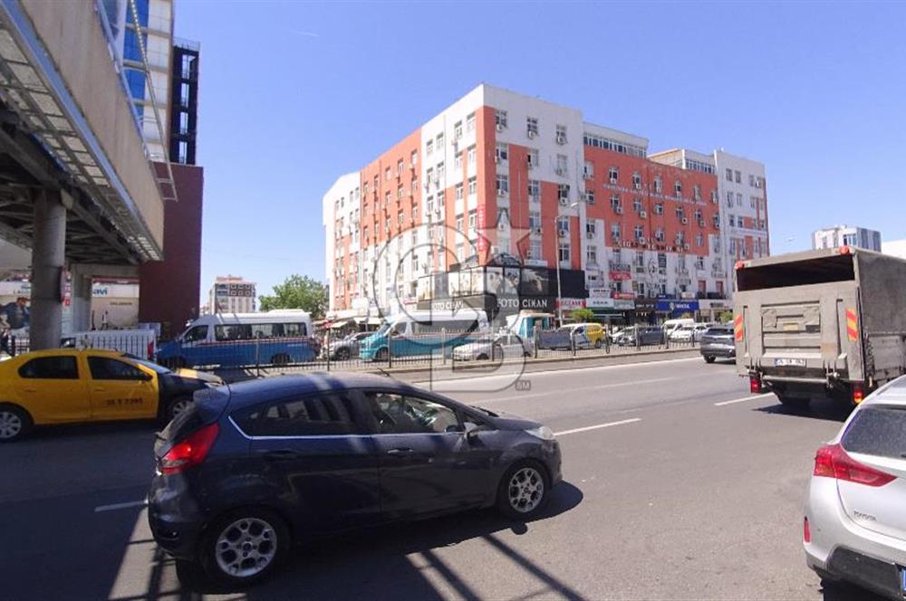 İzmir Çiğli Anadolu Cad. Muhteşem Konumlu Kiralık 28 m² Dükkan