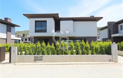 Güzelbahçe Yelki Mi'Marin Elal Gardenia 33 Sitesinde Özel Havuzlu Kiralık 5+1 Villa