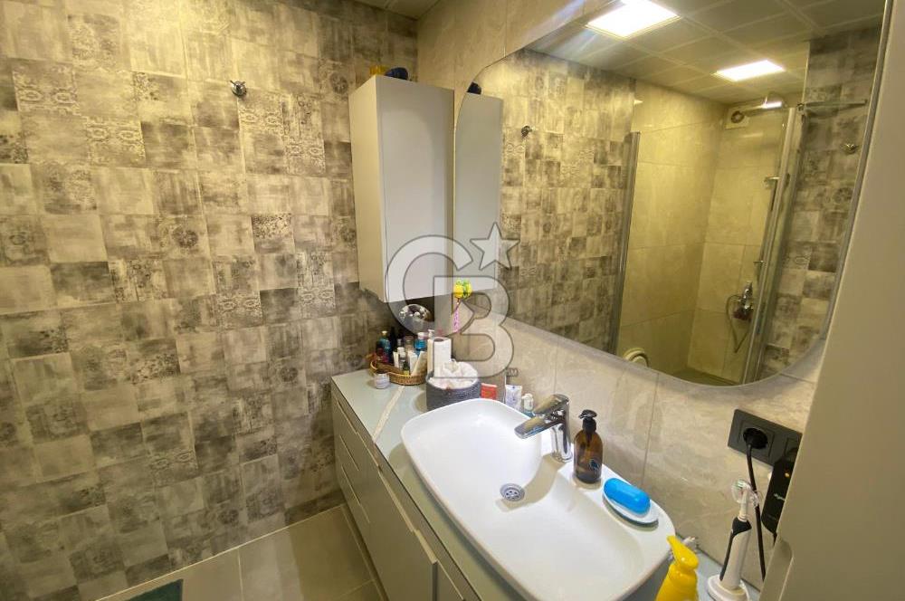 Güzelyalı Mithatpaşa Cad.'de Yenilenmiş Otoparklı Satılık Daire